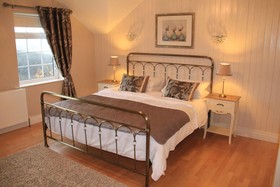 The Lake House Country Hotel
