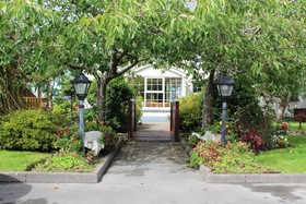 The Lake House Country Hotel