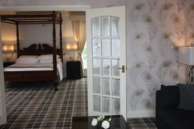 Treacys Oakwood Hotel
