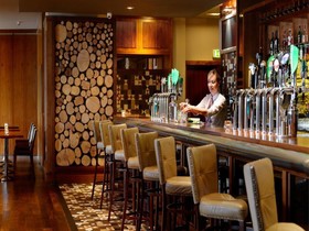 Manor West Hotel
