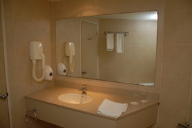 Adi Hotel