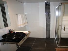 Rich Luxury Suites