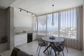 Urbanica Carmel