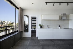 Urbanica Carmel