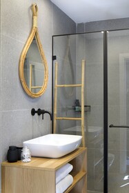 Urbanica Carmel