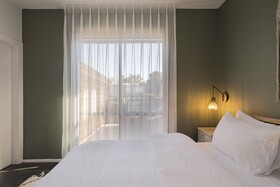 Urbanica Carmel