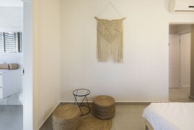 Urbanica Carmel