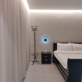 Urbanica Carmel