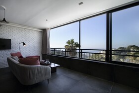 Urbanica Carmel