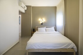 Urbanica Carmel