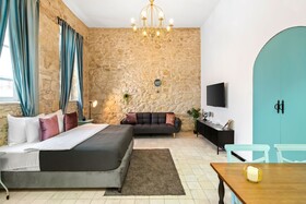 Helios Boutique Suites by La Finca Hotel