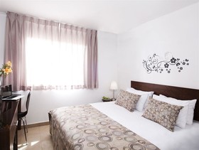 Ramon Suites Hotel