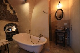 Dona Castle