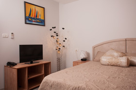 Elis Hotel