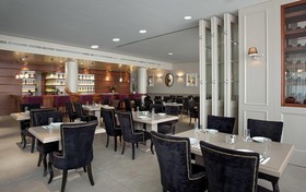 Island Suites Hotel