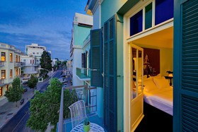 Alma Hotel and Lounge