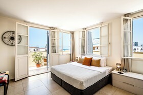Blondie Jaffa Aparthotel