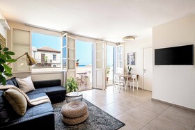 Blondie Jaffa Aparthotel