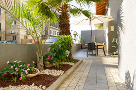 Crown Sea Hostel