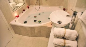 Lenis Hotel