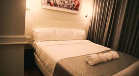 Lenis Hotel