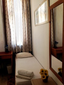 Momo's Hostel