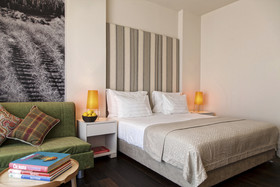 Sadot Hotel