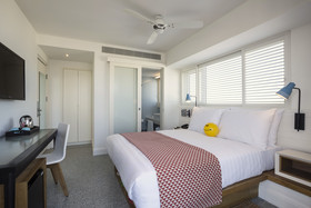 Yam Hotel