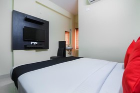 Capital O 70043 Limestone Luxury Rooms