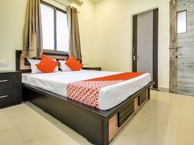 OYO 71906 Grand Hotel And Lodge