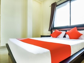 OYO 71906 Grand Hotel And Lodge