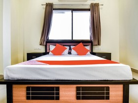 OYO 71906 Grand Hotel And Lodge