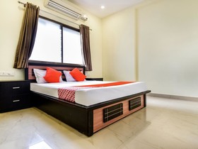 OYO 71906 Grand Hotel And Lodge