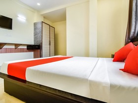 OYO 71906 Grand Hotel And Lodge