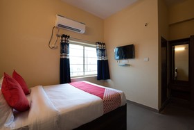 OYO 46379 Marvel Townhouse