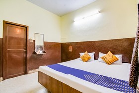Hotel Sri New Sai Chandra by OYO Rooms