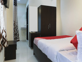 Aurobindo Comforts By OYO Rooms