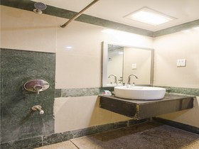 Capital O 10209 Comfort Inn