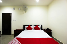 Chandra Grand Hotel by OYO Rooms