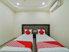Crown Palace by OYO Rooms
