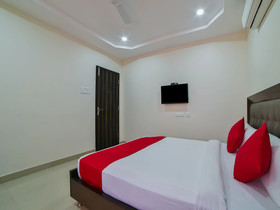 Crown Palace by OYO Rooms