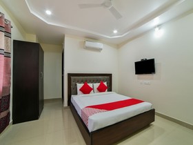 Crown Palace by OYO Rooms