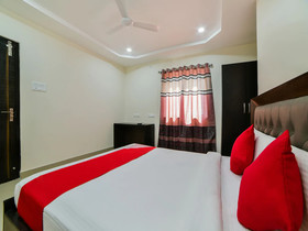 Crown Palace by OYO Rooms