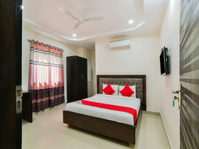 Crown Palace by OYO Rooms