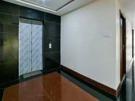 Crown Palace by OYO Rooms
