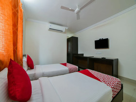 Crown Palace by OYO Rooms