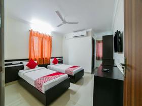 Crown Palace by OYO Rooms
