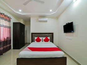 Crown Palace by OYO Rooms