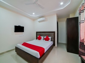 Crown Palace by OYO Rooms