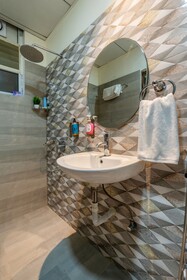 Eminent Suites & Apartments